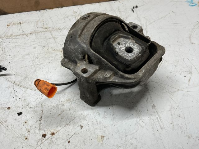 bontott AUDI A4 B8 Motor Tartó Bak (Fém)