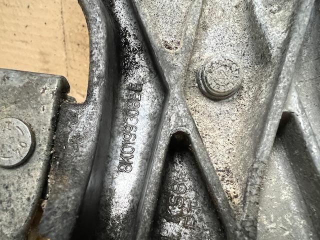 bontott AUDI A4 B8 Motor Tartó Bak (Fém)