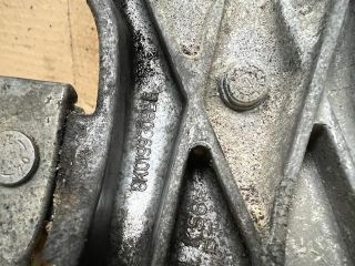 bontott AUDI A4 B8 Motor Tartó Bak (Fém)