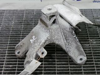 bontott AUDI A4 B8 Motor Tartó Bak Jobb