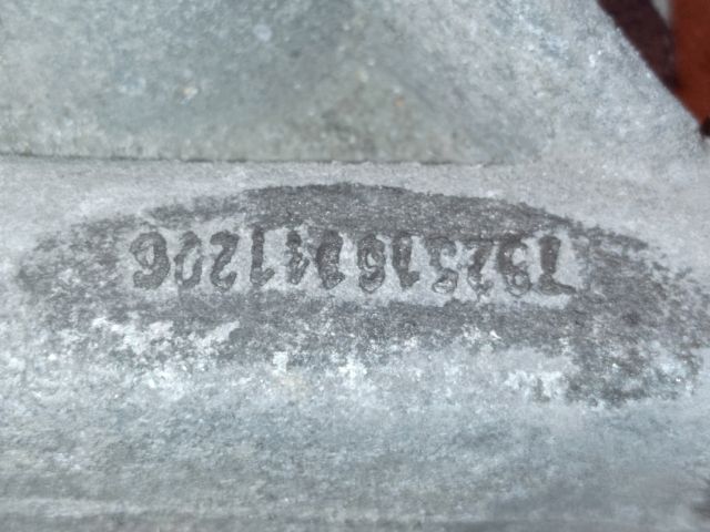 bontott AUDI A4 B8 Motor Tartó Bak Jobb