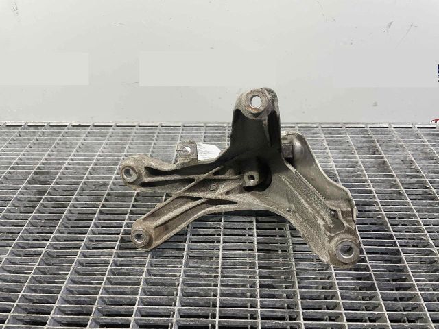 bontott AUDI A4 B8 Motor Tartó Bak Jobb