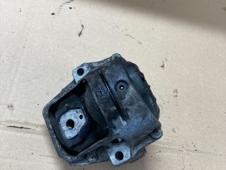 bontott AUDI A4 B8 Motor Tartó Bak Jobb