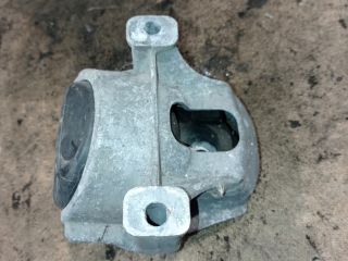 bontott AUDI A4 B8 Motor Tartó Bak Jobb