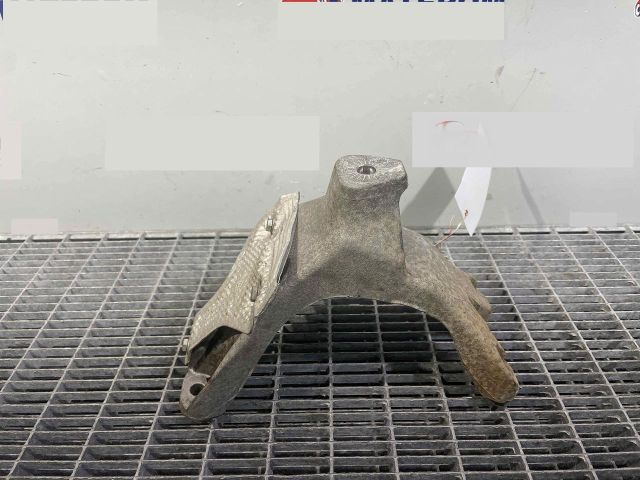 bontott AUDI A4 B8 Motor Tartó Bak Jobb