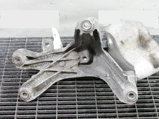 bontott AUDI A4 B8 Motor Tartó Bak Jobb