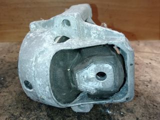 bontott AUDI A4 B8 Motor Tartó Bak Jobb