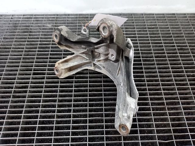bontott AUDI A4 B8 Motor Tartó Bak Jobb