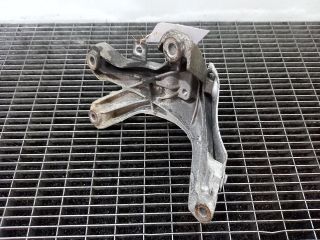 bontott AUDI A4 B8 Motor Tartó Bak Jobb