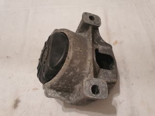 bontott AUDI A4 B8 Motor Tartó Bak Jobb