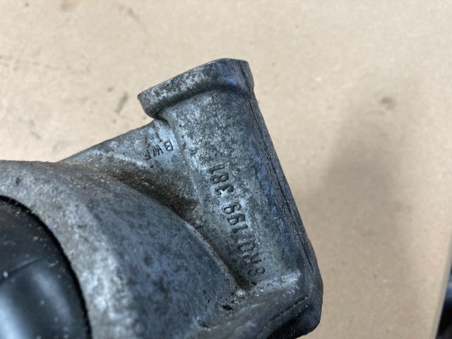 bontott AUDI A4 B8 Motor Tartó Bak Jobb