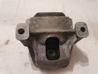 bontott AUDI A4 B8 Motor Tartó Bak Jobb