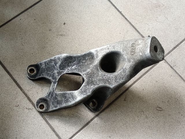 bontott AUDI A4 B8 Motor Tartó Bak (Pozíciófüggetlen)