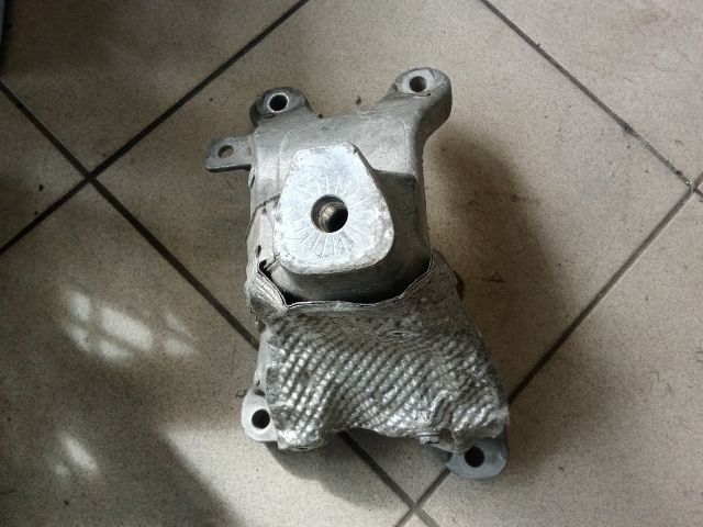 bontott AUDI A4 B8 Motor Tartó Bak (Pozíciófüggetlen)