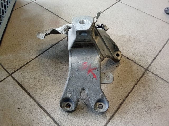 bontott AUDI A4 B8 Motor Tartó Bak (Pozíciófüggetlen)