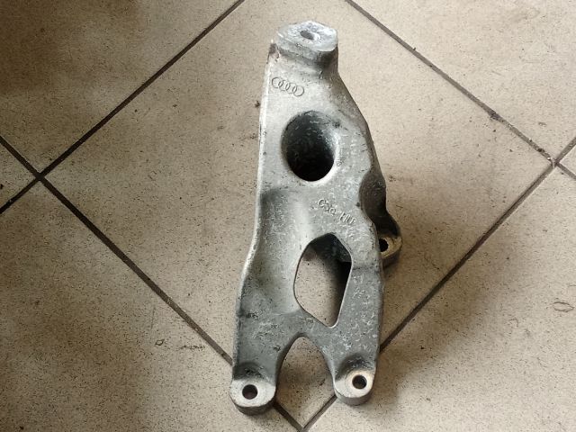 bontott AUDI A4 B8 Motor Tartó Bak (Pozíciófüggetlen)
