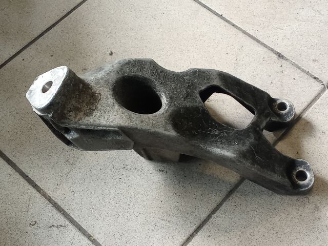 bontott AUDI A4 B8 Motor Tartó Bak (Pozíciófüggetlen)