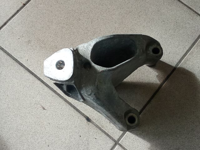 bontott AUDI A4 B8 Motor Tartó Bak (Pozíciófüggetlen)