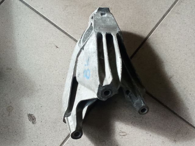 bontott AUDI A4 B8 Motor Tartó Bak (Pozíciófüggetlen)