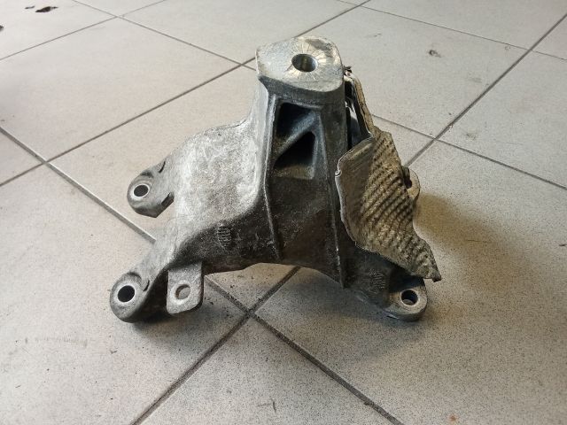 bontott AUDI A4 B8 Motor Tartó Bak (Pozíciófüggetlen)