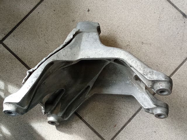 bontott AUDI A4 B8 Motor Tartó Bak (Pozíciófüggetlen)
