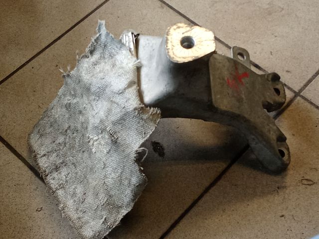 bontott AUDI A4 B8 Motor Tartó Bak (Pozíciófüggetlen)