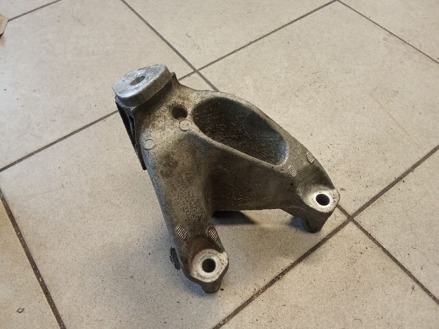 bontott AUDI A4 B8 Motor Tartó Bak (Pozíciófüggetlen)