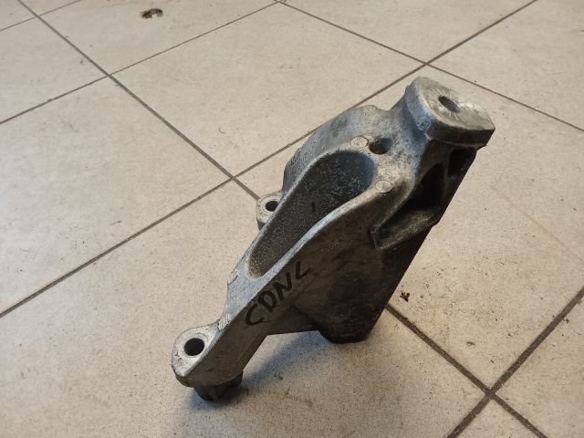 bontott AUDI A4 B8 Motor Tartó Bak (Pozíciófüggetlen)