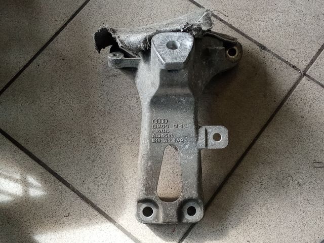 bontott AUDI A4 B8 Motor Tartó Bak (Pozíciófüggetlen)