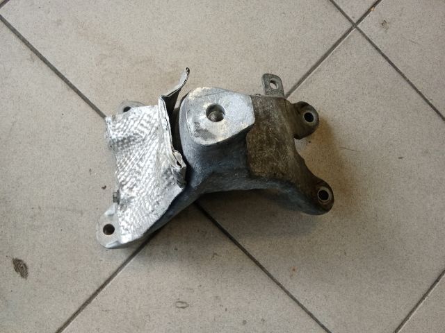 bontott AUDI A4 B8 Motor Tartó Bak (Pozíciófüggetlen)