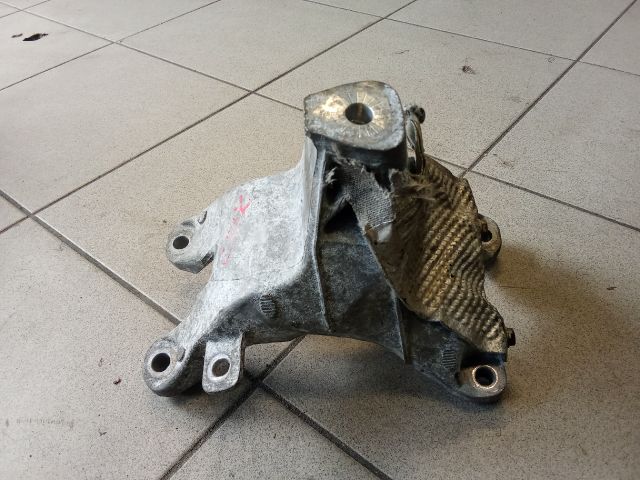 bontott AUDI A4 B8 Motor Tartó Bak (Pozíciófüggetlen)
