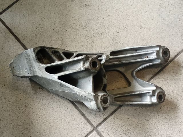 bontott AUDI A4 B8 Motor Tartó Bak (Pozíciófüggetlen)