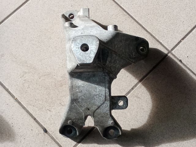 bontott AUDI A4 B8 Motor Tartó Bak (Pozíciófüggetlen)