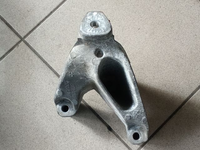 bontott AUDI A4 B8 Motor Tartó Bak (Pozíciófüggetlen)