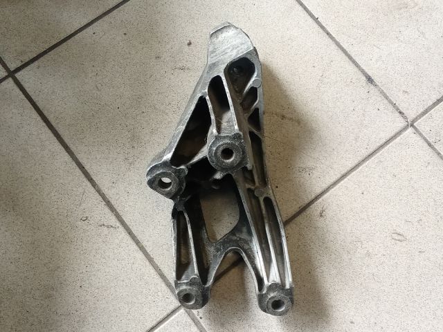 bontott AUDI A4 B8 Motor Tartó Bak (Pozíciófüggetlen)