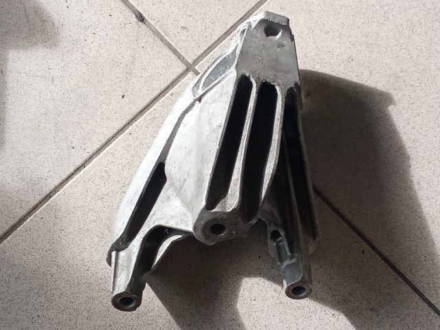 bontott AUDI A4 B8 Motor Tartó Bak (Pozíciófüggetlen)