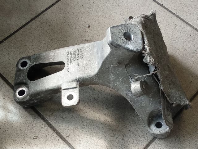bontott AUDI A4 B8 Motor Tartó Bak (Pozíciófüggetlen)