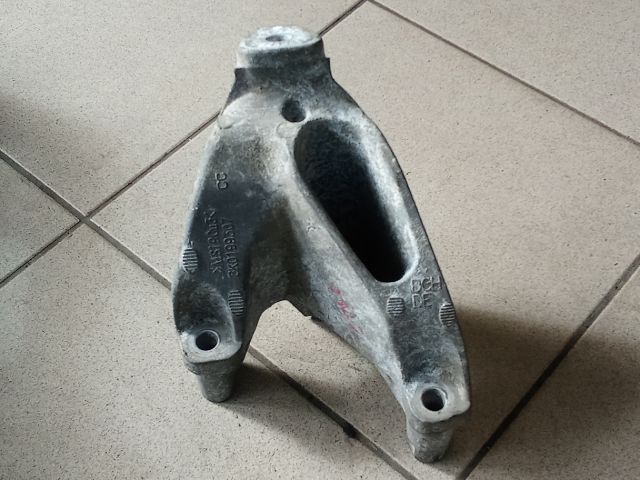 bontott AUDI A4 B8 Motor Tartó Bak (Pozíciófüggetlen)