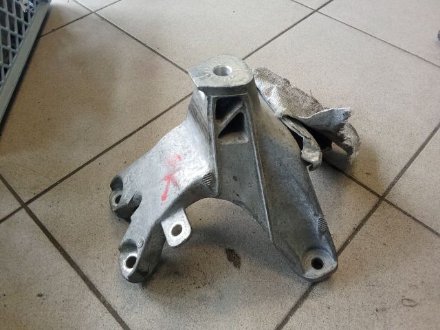 bontott AUDI A4 B8 Motor Tartó Bak (Pozíciófüggetlen)