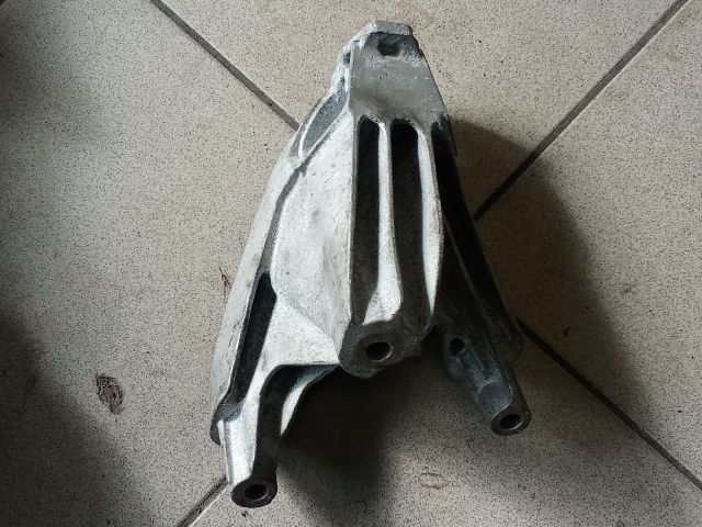 bontott AUDI A4 B8 Motor Tartó Bak (Pozíciófüggetlen)
