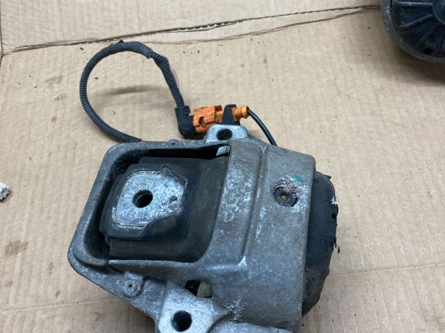 bontott AUDI A4 B8 Motor Tartó Bak (Pozíciófüggetlen)