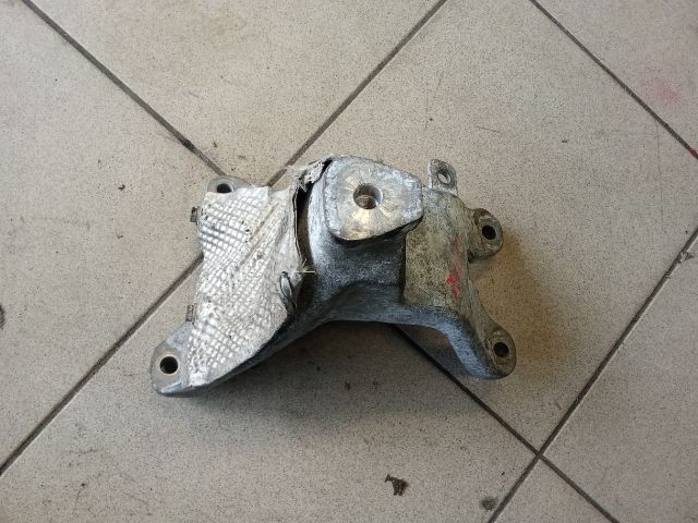 bontott AUDI A4 B8 Motor Tartó Bak (Pozíciófüggetlen)