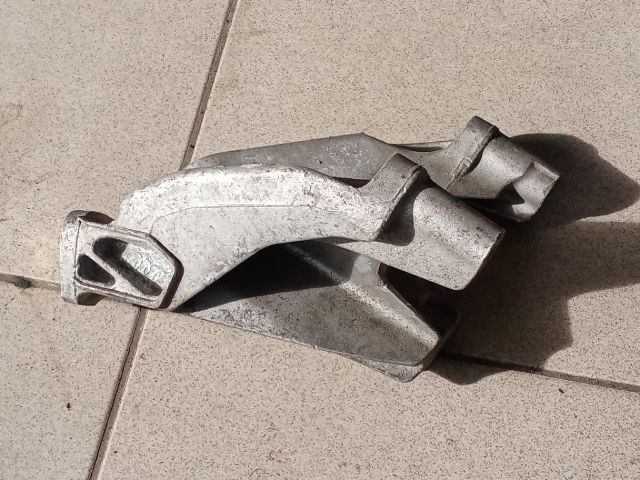 bontott AUDI A4 B8 Motor Tartó Bak (Pozíciófüggetlen)