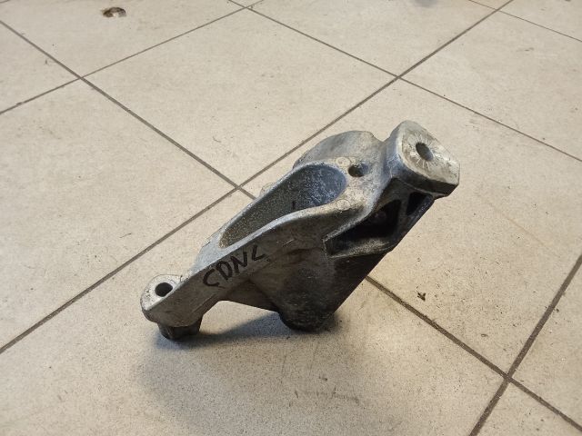 bontott AUDI A4 B8 Motor Tartó Bak (Pozíciófüggetlen)