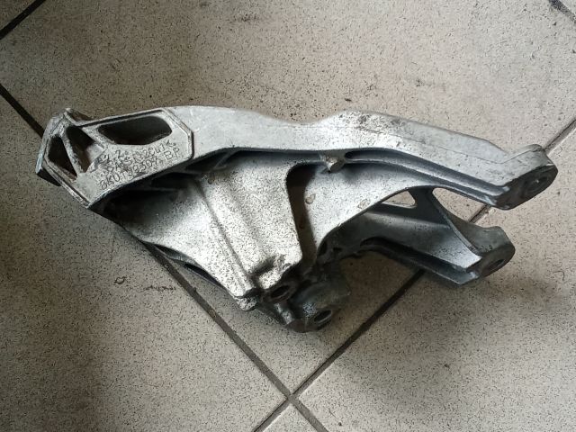 bontott AUDI A4 B8 Motor Tartó Bak (Pozíciófüggetlen)