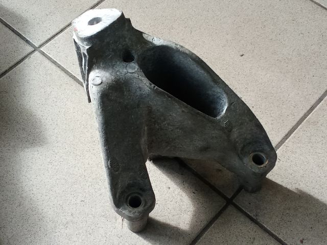 bontott AUDI A4 B8 Motor Tartó Bak (Pozíciófüggetlen)