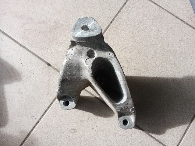 bontott AUDI A4 B8 Motor Tartó Bak (Pozíciófüggetlen)