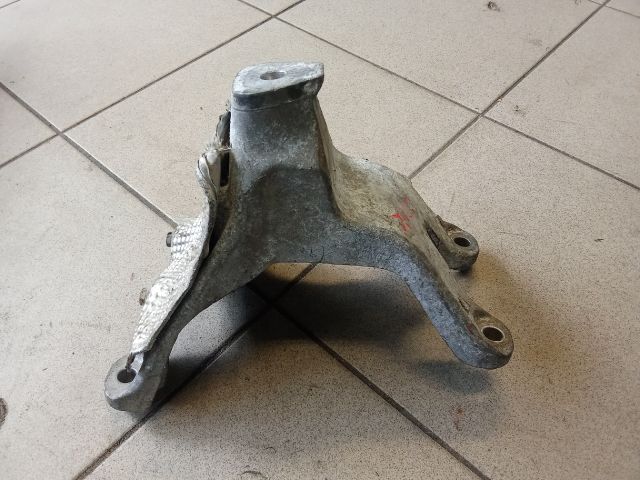 bontott AUDI A4 B8 Motor Tartó Bak (Pozíciófüggetlen)