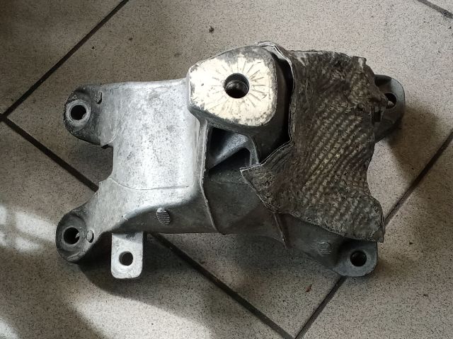 bontott AUDI A4 B8 Motor Tartó Bak (Pozíciófüggetlen)