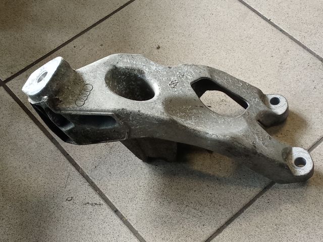 bontott AUDI A4 B8 Motor Tartó Bak (Pozíciófüggetlen)